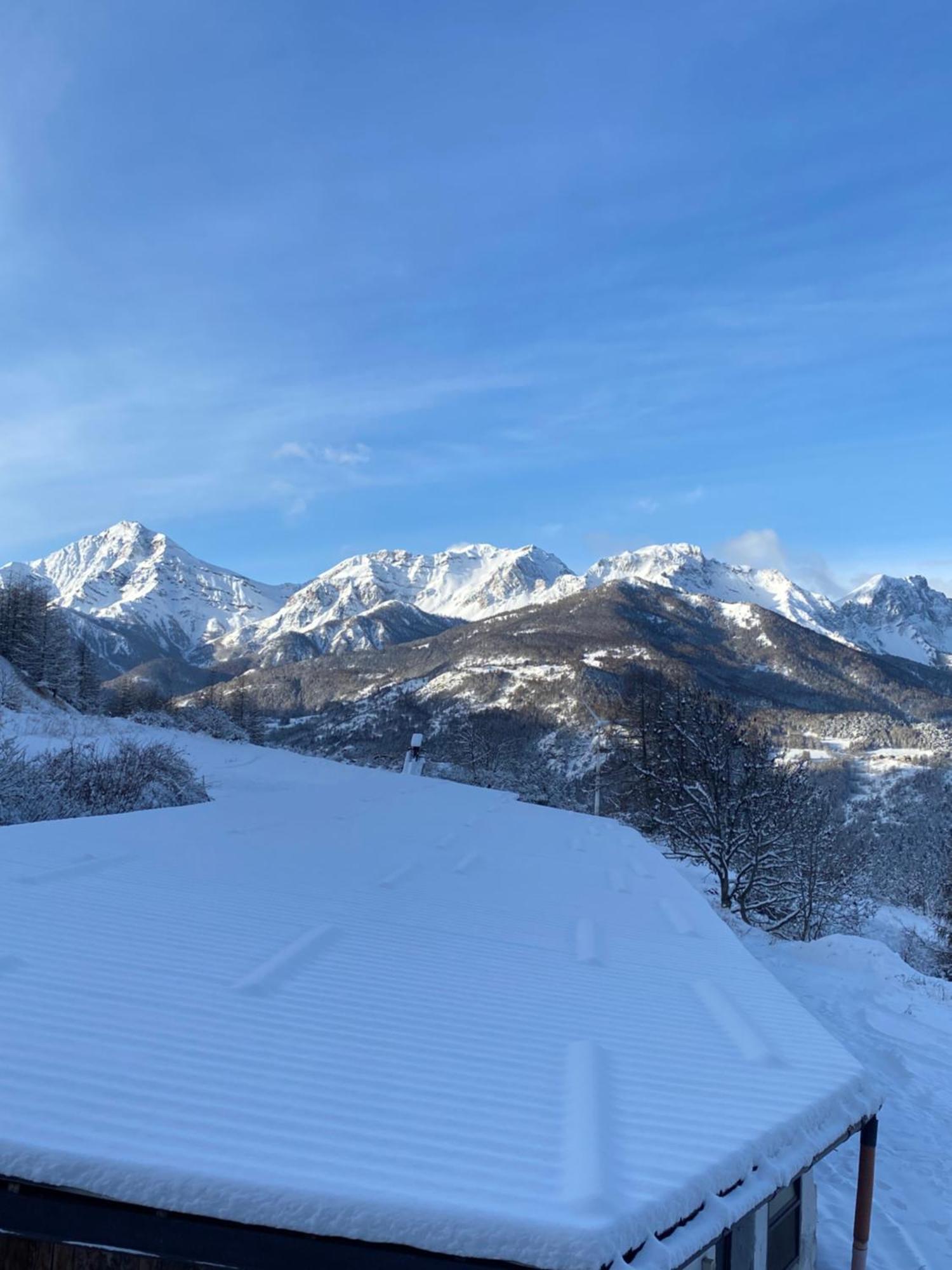 Green Mountain Lodge Oulx Екстериор снимка